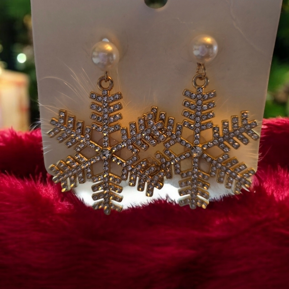 Fashion Jewelry Faux Pearl, Snowflake Gold  and Crystal Earrings with fuzzy back - Picture 2 of 5